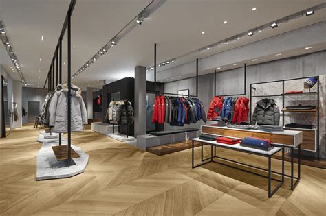 Canada Goose ouvre sa première boutique à Paris .